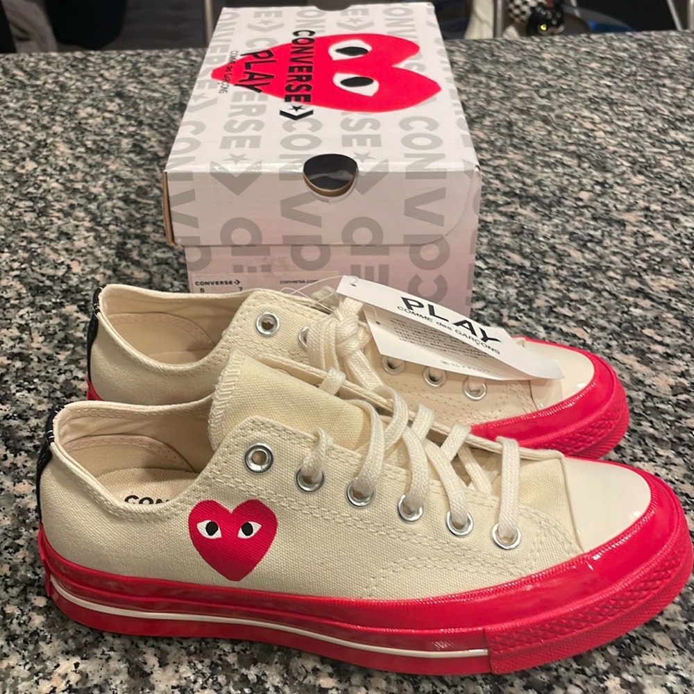 NEW - Women Converve Comme des Garçon size 7 / Cream Beige with Red Soles